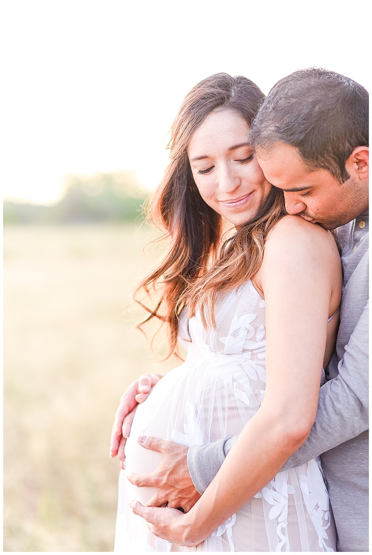 summer maternity pictures in the countryside