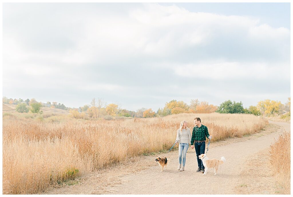 Colorado engagement fall pictures with dogs